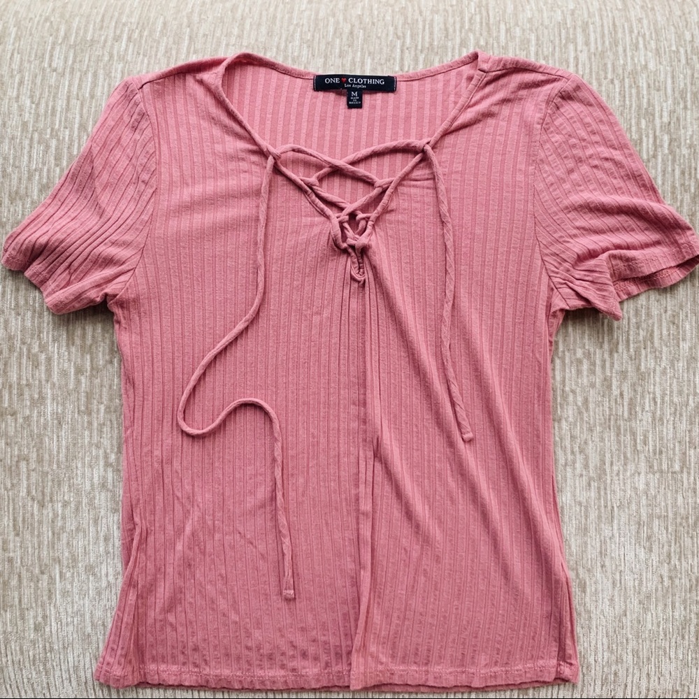 PINK CROPPED SHORT SLEEVE W/ CRISS CROSS DETAILING